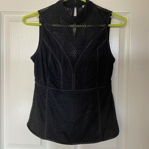 Beautiful lightweight /part lace top